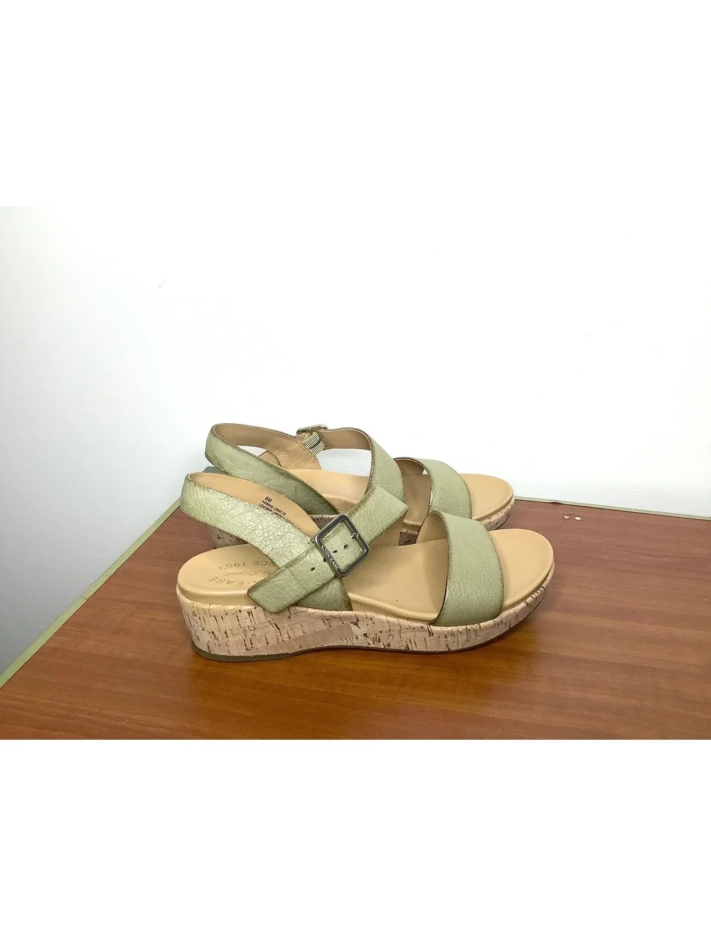 < Kork-Ease Beige Leather Wedge Sandals Size 8 >